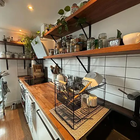 Modern Retreat In Pass The Keys Apartment Birmingham